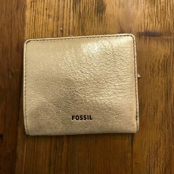 Fossil Handbags - NWT Fossil small wallet